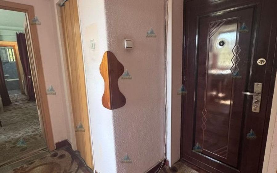 Apartament cu 3 camere semidecomandat în Central