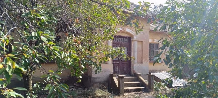 Casă cu 2 camere cu Teren 1308 Mp în Giubega
