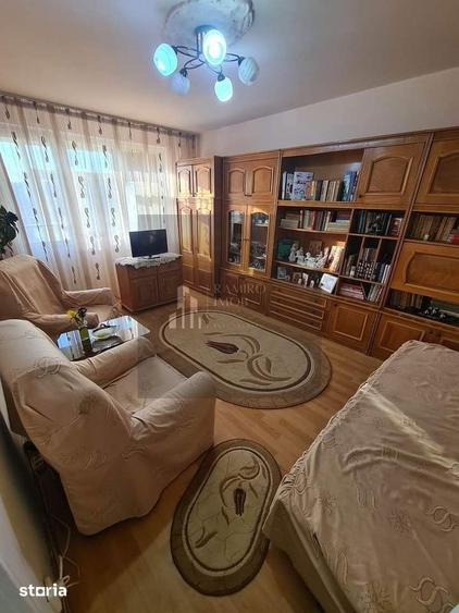 Apartament cu 4 camere decomandat în Central