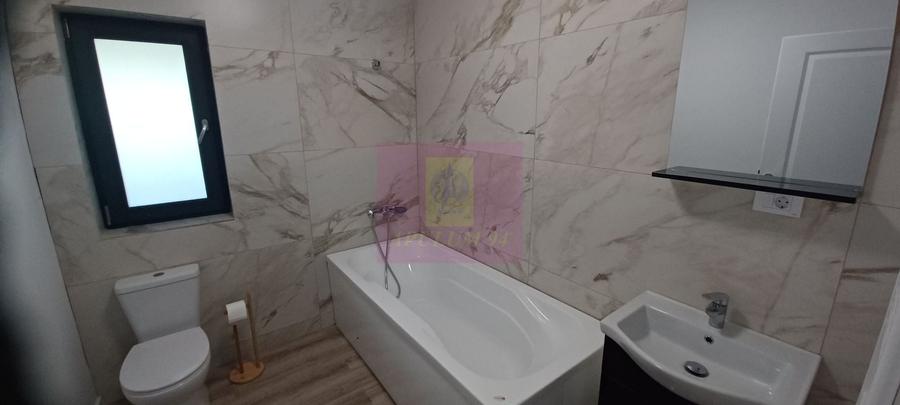 Casă individuală cu 4 camere cu Canalizare în Gulia