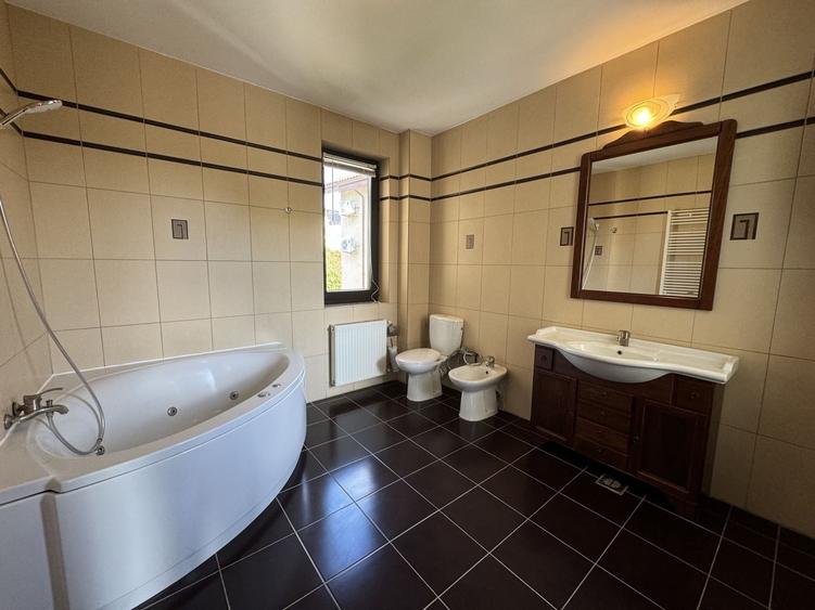 Duplex cu 6 camere cu Canalizare în Pipera