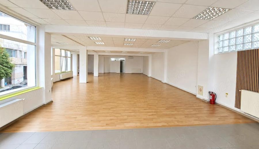 Spațiu comercial, de 190 mp, în Central