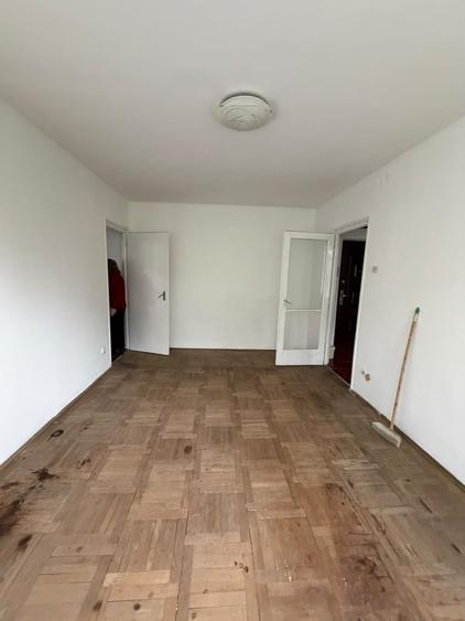 Apartament cu 2 camere semidecomandat în Baba Novac