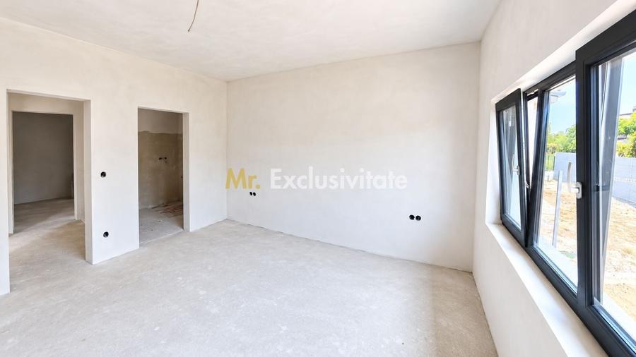 Casă individuală cu 4 camere cu Canalizare în Exterior Est