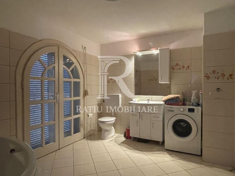 Casă cu 6 camere cu Canalizare în Podgoria