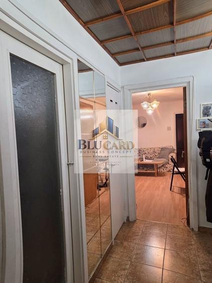 Apartament cu 3 camere semidecomandat în P-ța Gorjului