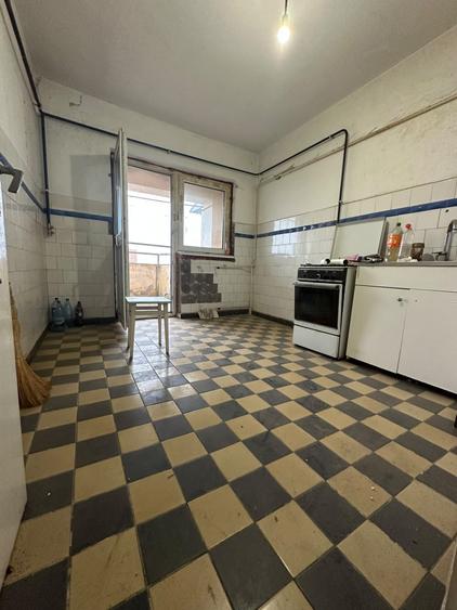 Apartament cu 3 camere decomandat în Călărași