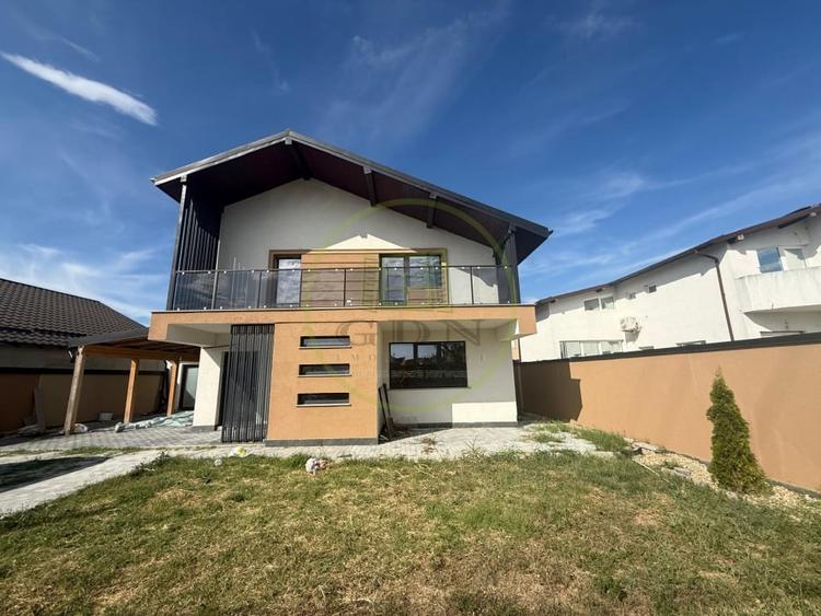 Casă individuală cu 5 camere cu Teren 430 Mp în Malu Mare
