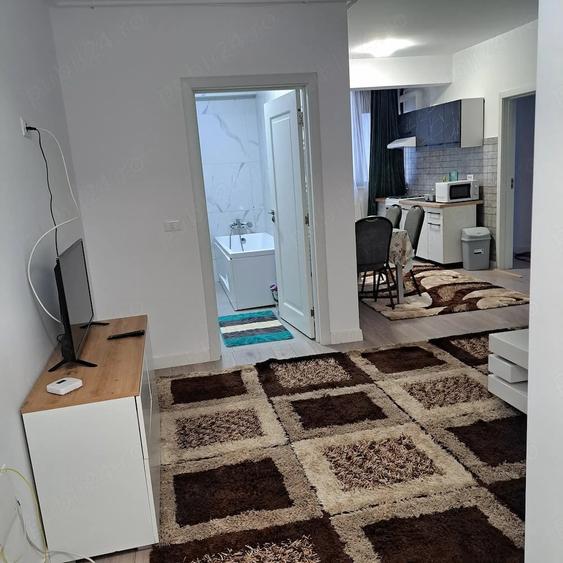 Apartament cu 3 camere decomandat în Exterior Vest