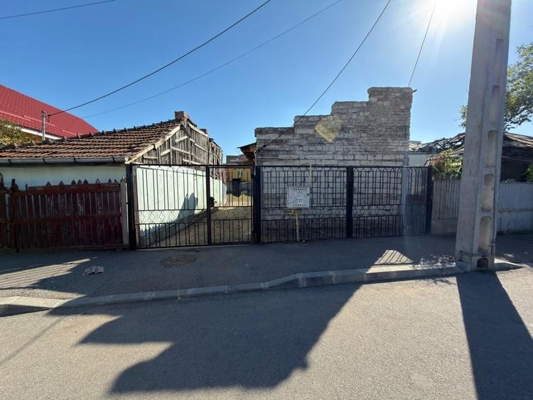 Casă individuală cu 2 camere cu Canalizare în 1 Mai