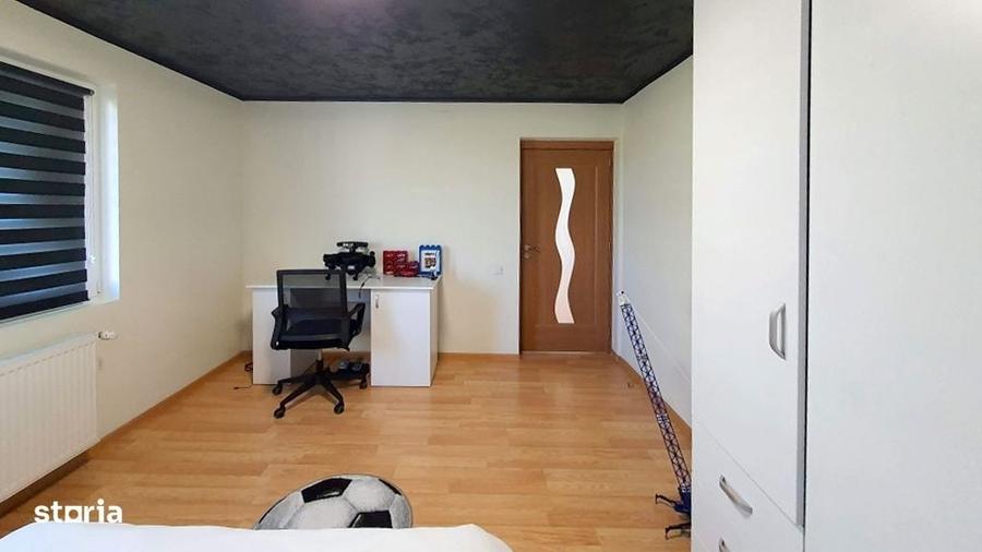 Casă cu 4 camere în Negoiești