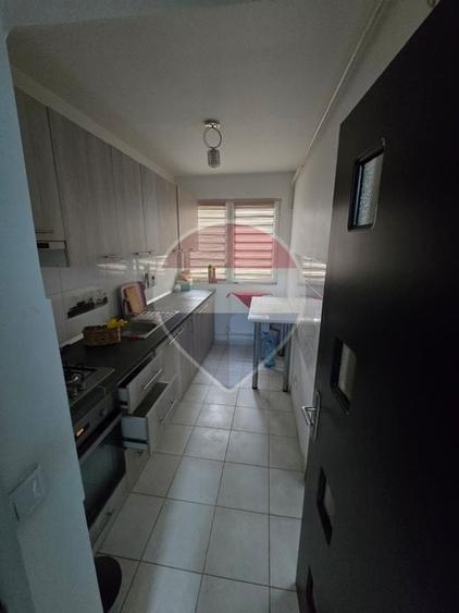 Apartament cu 3 camere decomandat, mobilat în Ultracentral