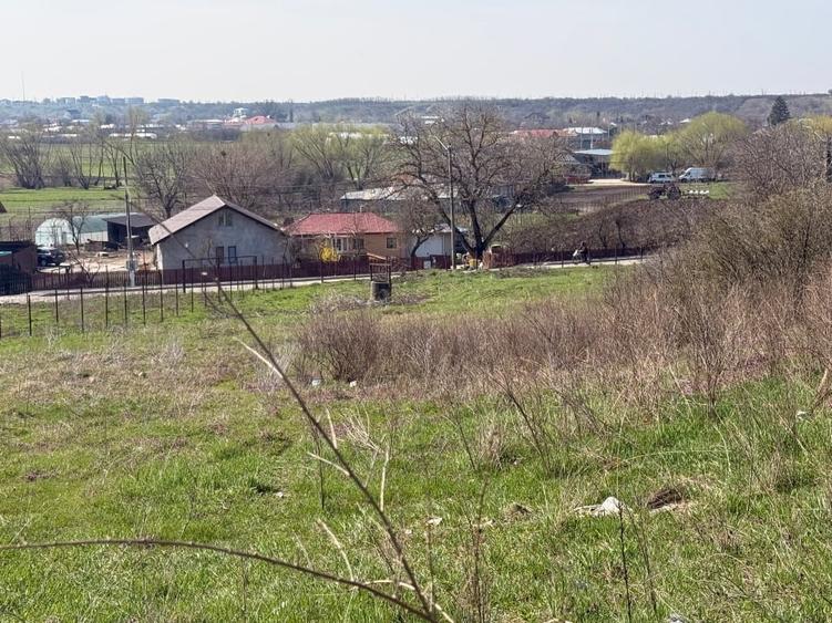Teren Construcții intravilan de 3270 mp, în Roata de Jos