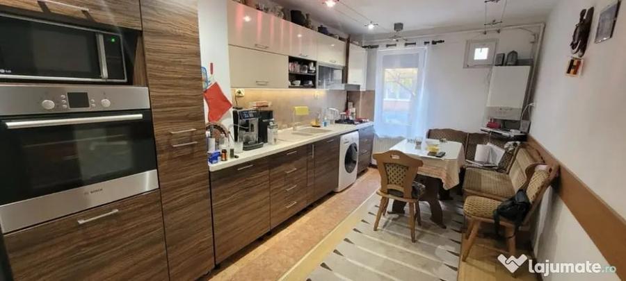 Apartament cu 3 camere decomandat în Craiter