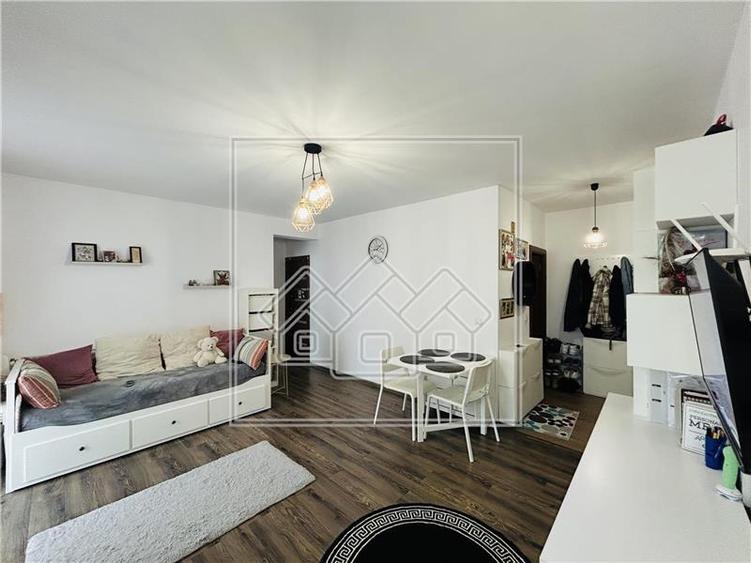 Apartament cu 3 camere nedecomandat în Șelimbăr