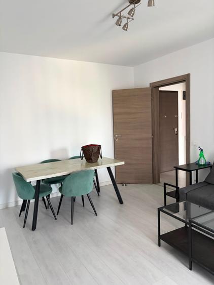 Apartament cu 4 camere decomandat în Politehnica