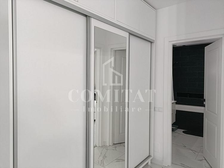 Apartament cu 3 camere semidecomandat, mobilat în Florești