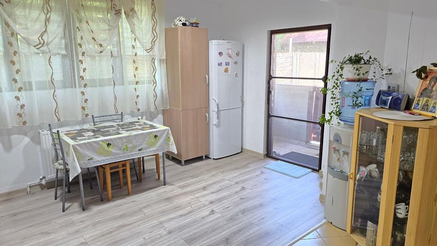 Casă cu 5 camere cu Canalizare în Zăvoi