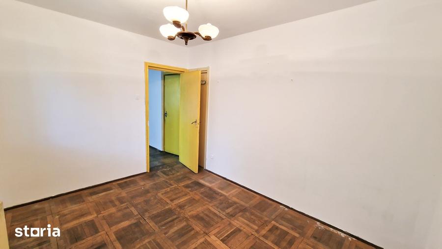 Apartament cu 3 camere semidecomandat în Gara de Nord