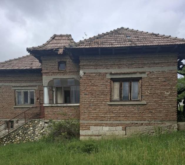Casă cu 3 camere cu Teren 4226 Mp în Băbana