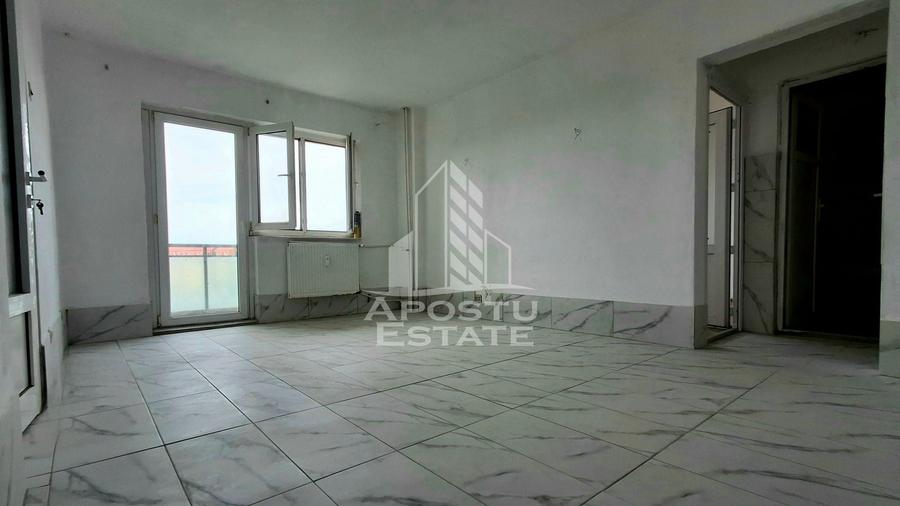 Apartament cu 4 camere semidecomandat în Micălaca