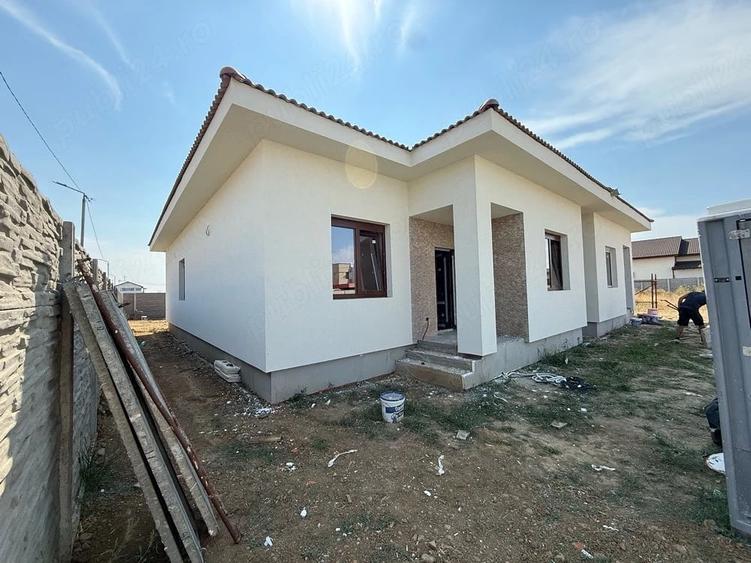 Casă cu Teren 325 Mp în Giroc