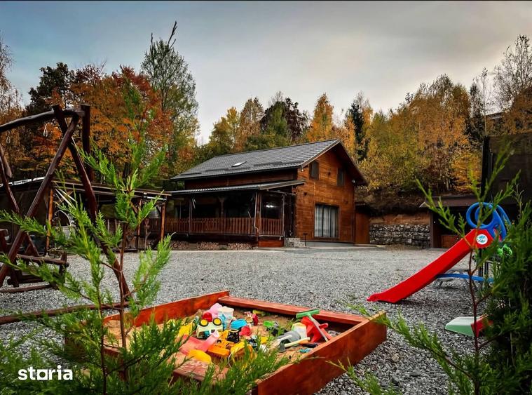 Casă cu 5 camere cu Teren 1000 Mp în Vale