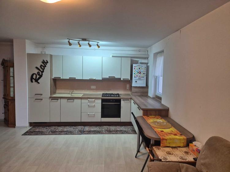 Apartament cu 2 camere decomandat în Tractorul