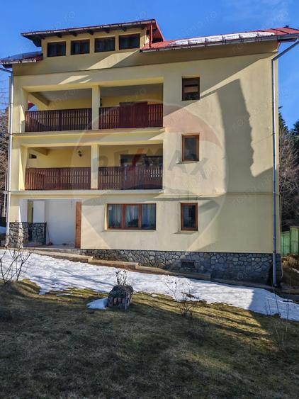 Casă cu 14 camere cu Teren 841 Mp în Cioplea