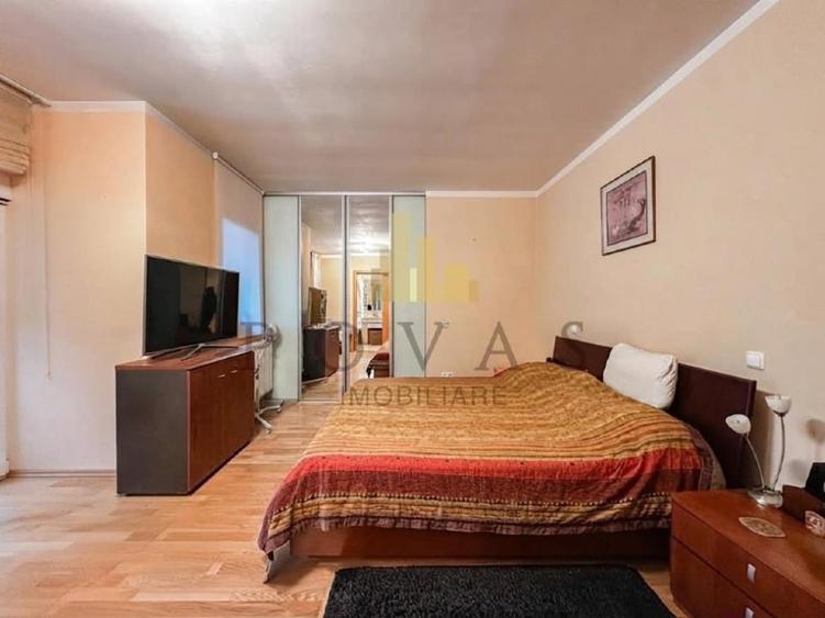 Duplex cu 7 camere cu Canalizare în Central