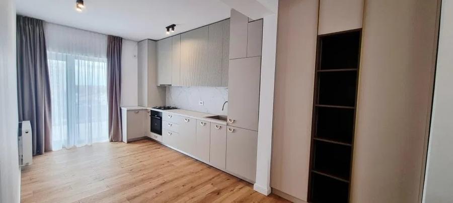 Apartament cu 3 camere semidecomandat, mobilat în Pipera