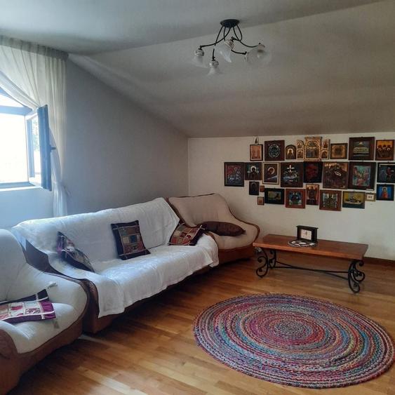 Casă cu 4 camere în Central