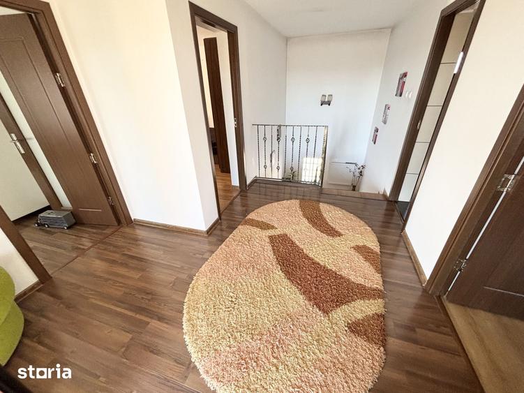 Casă cu 5 camere cu Teren 768 Mp în Poienarii Burchii