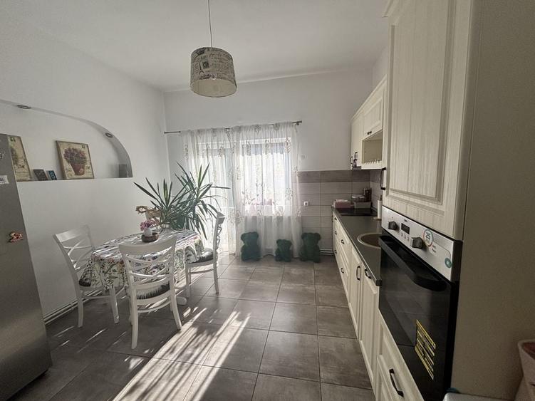 Casă cu 3 camere în Central