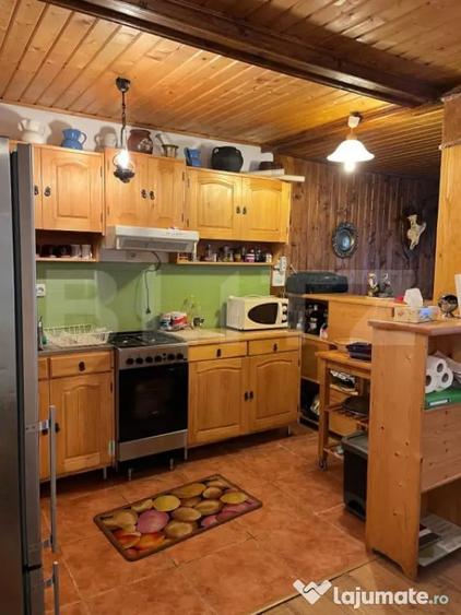 Casă cu 3 camere cu Teren 2243 Mp în Central