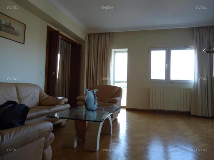 Apartament cu 3 camere decomandat, mobilat în Primăverii