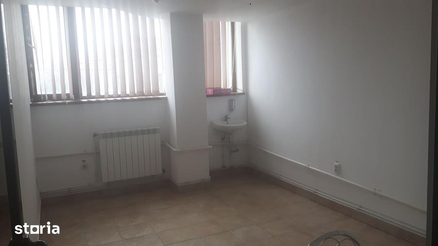 Spațiu comercial, de 80 mp, în Central