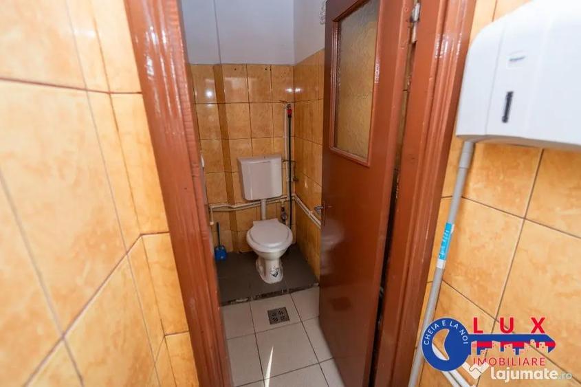 Spațiu comercial, de 35 mp, în Peco