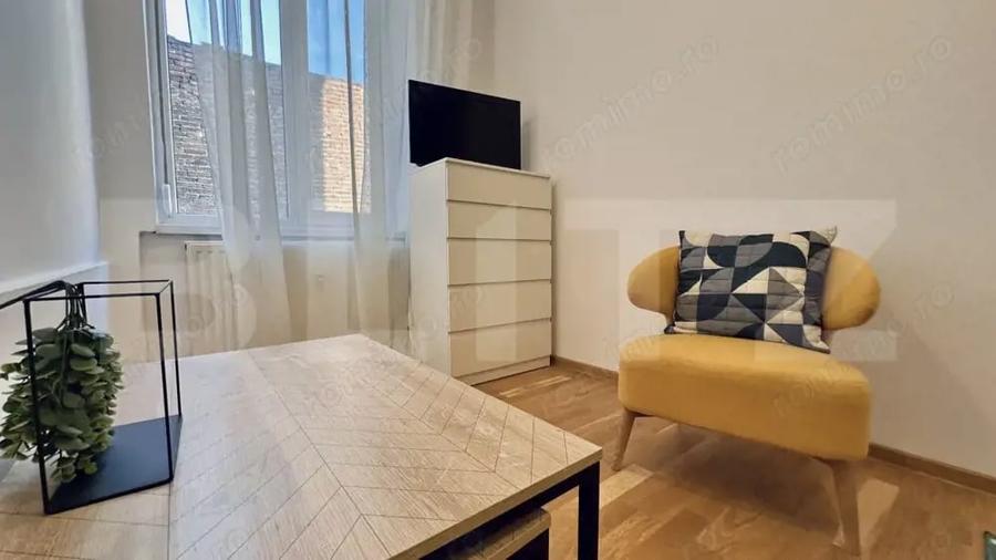 Apartament cu 3 camere decomandat, mobilat în Central