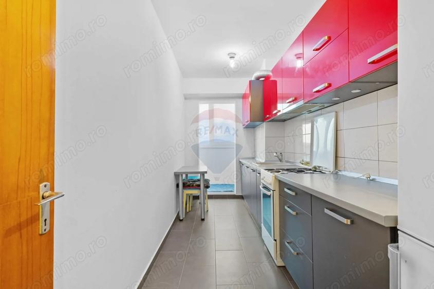 Apartament cu 3 camere decomandat, mobilat în Polivalentă
