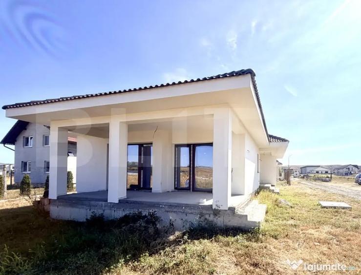 Casă cu 3 camere cu Teren 270 Mp în Petrești