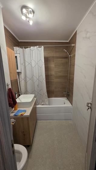 Apartament cu 3 camere decomandat în Doamna Ghica