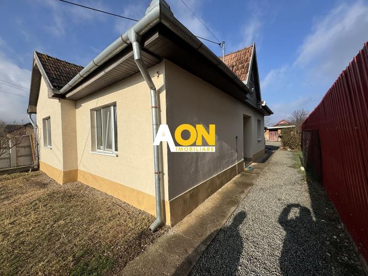 Casă individuală cu 5 camere cu Canalizare în Micești