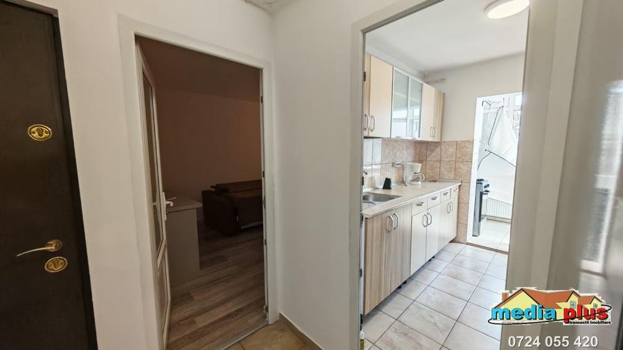 Apartament cu 3 camere decomandat în Micro 17