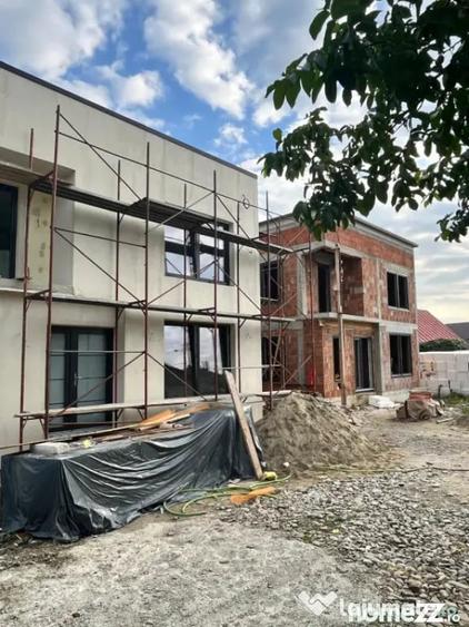 Casă cu 5 camere cu Teren 250 Mp în Central