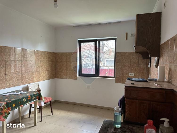 Casă cu 2 camere cu Teren 400 Mp în Zănești