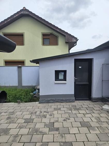 Casă individuală cu 4 camere cu Canalizare în Rontău