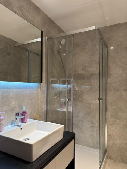 Apartament cu 3 camere decomandat, mobilat în Vitan
