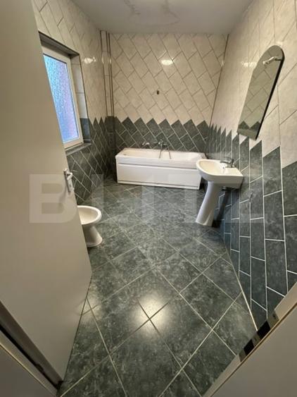 Casă individuală cu 6 camere cu Canalizare în Girocului