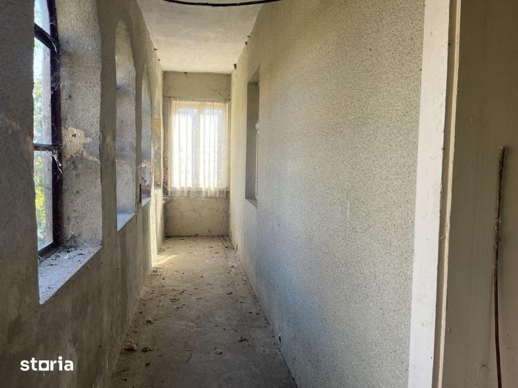 Casă cu 8 camere cu Teren 1150 Mp în Coșteiu